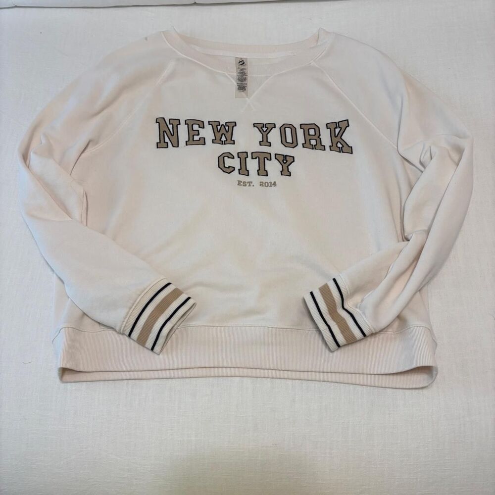 Unbranded Women's Cream and White Sweatshirt